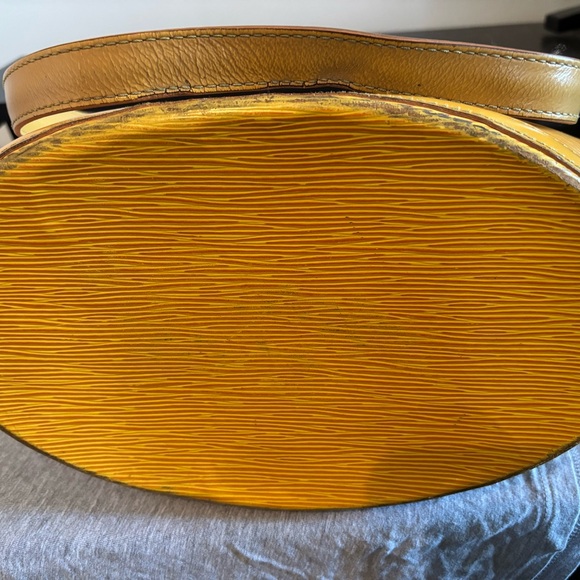 Louis Vuitton Saint Jacques Epi Leather - Picture 5 of 14